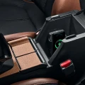 Ładowarka indukcyjna QI w podłokietniku Mazda