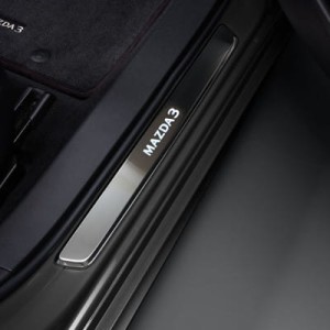 LISTWY PODŚWIETLANE NA PROGI MAZDA 3 BP