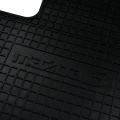znaczek na dywaniku mazda 3.webp