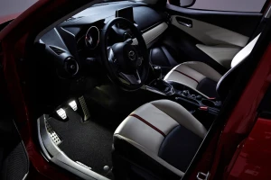 BIAŁE OŚWIETLENIE PODŁOGI PRZÓD MAZDA